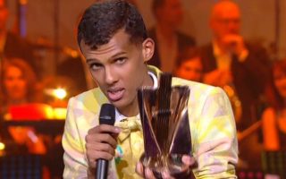 Le chanteur belge est reparti avec la Victoire de l'artiste masculin de l'année, celle de l'album de chansons pour « Racine carrée » et celle du vidéo-clip pour « Formidable ».