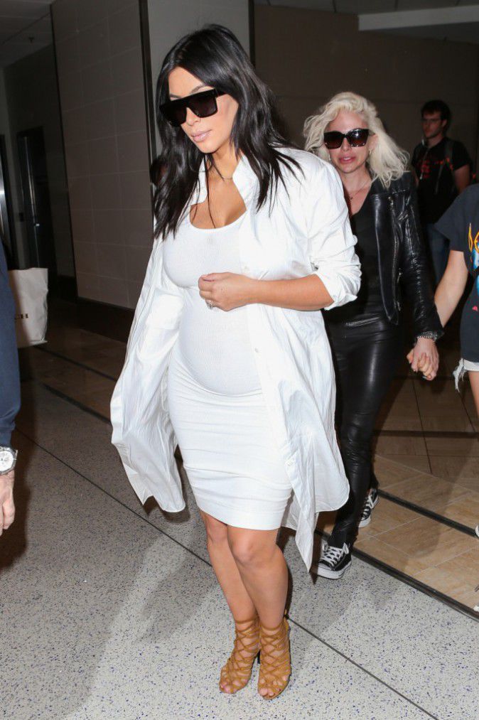 Photos-Kim-Kardashian-offre-un-incroyable-anniversaire-a-sa-plus-grande-fan-!_portrait_w674