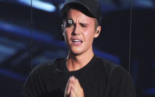 Justin Bieber ému après sa prestation aux MTV VMA 2015 fond en larmes