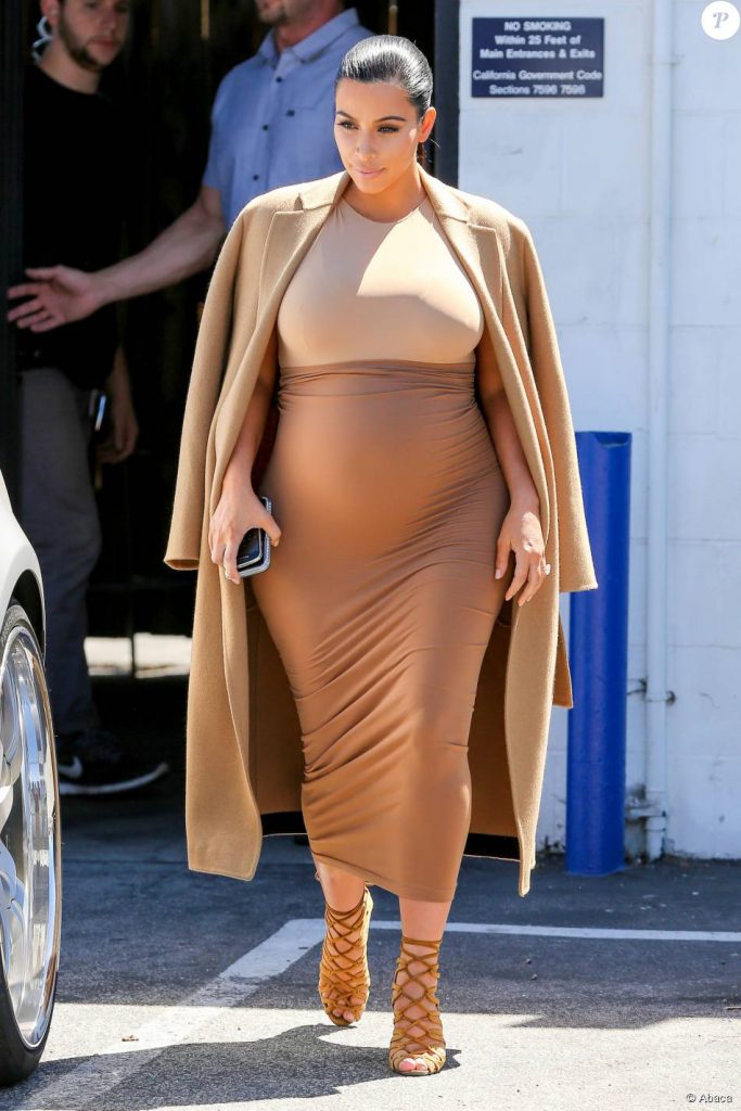 1920966-kim-kardashian-enceinte-et-habillee-950x0-3