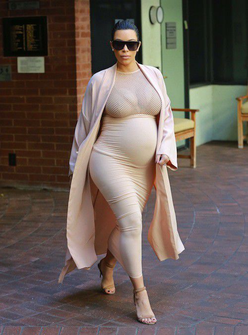Photos-Kim-Kardashian-alerte-ca-deborde_portrait_w674-5