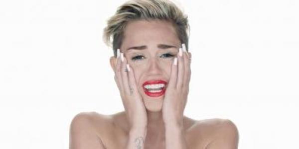 Miley Cyrus malade après avoir léché une limace-banane