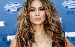 Jennifer Lopez a été choisie pour incarner le personnage d'Harlee McCord, une mère célibataire et policière corrompue.