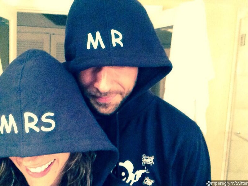 zachary levi and missy peregrym secretly tie the knot in maui