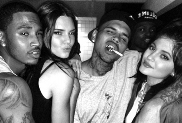 Chris Brown Kendall Jenner et Kylie Jenner