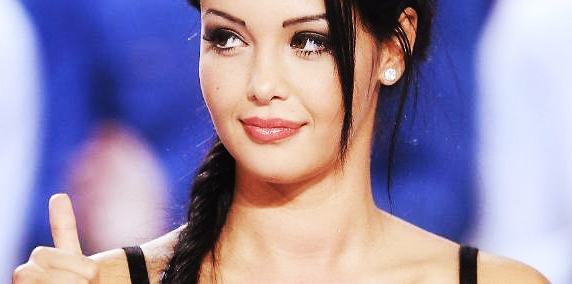 Nabilla Touche pas à mon poste