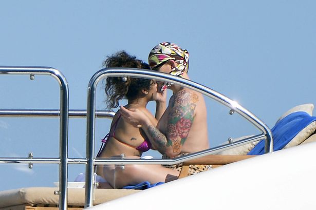 Rihanna Lesbienne