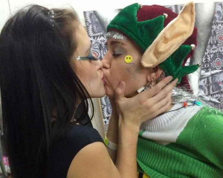 Miley Cyrus kiss