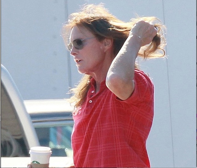 Bruce Jenner en rouge