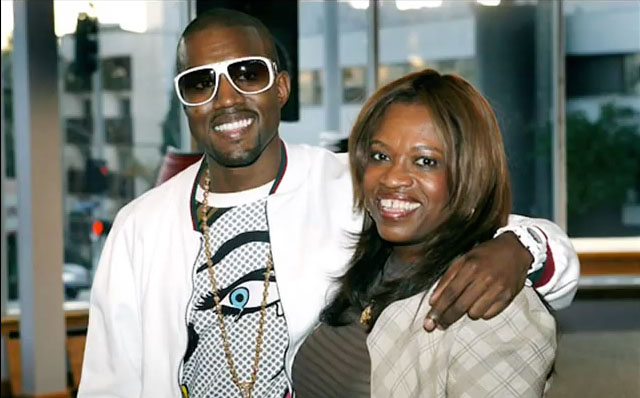 Kanye West et sa mère Donda West interprétant Hay Mama
