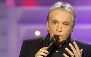 Michel Sardou, Louane Emera ment