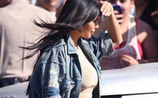 Kim Kardashian toujours très sexy malgré sa grossesse