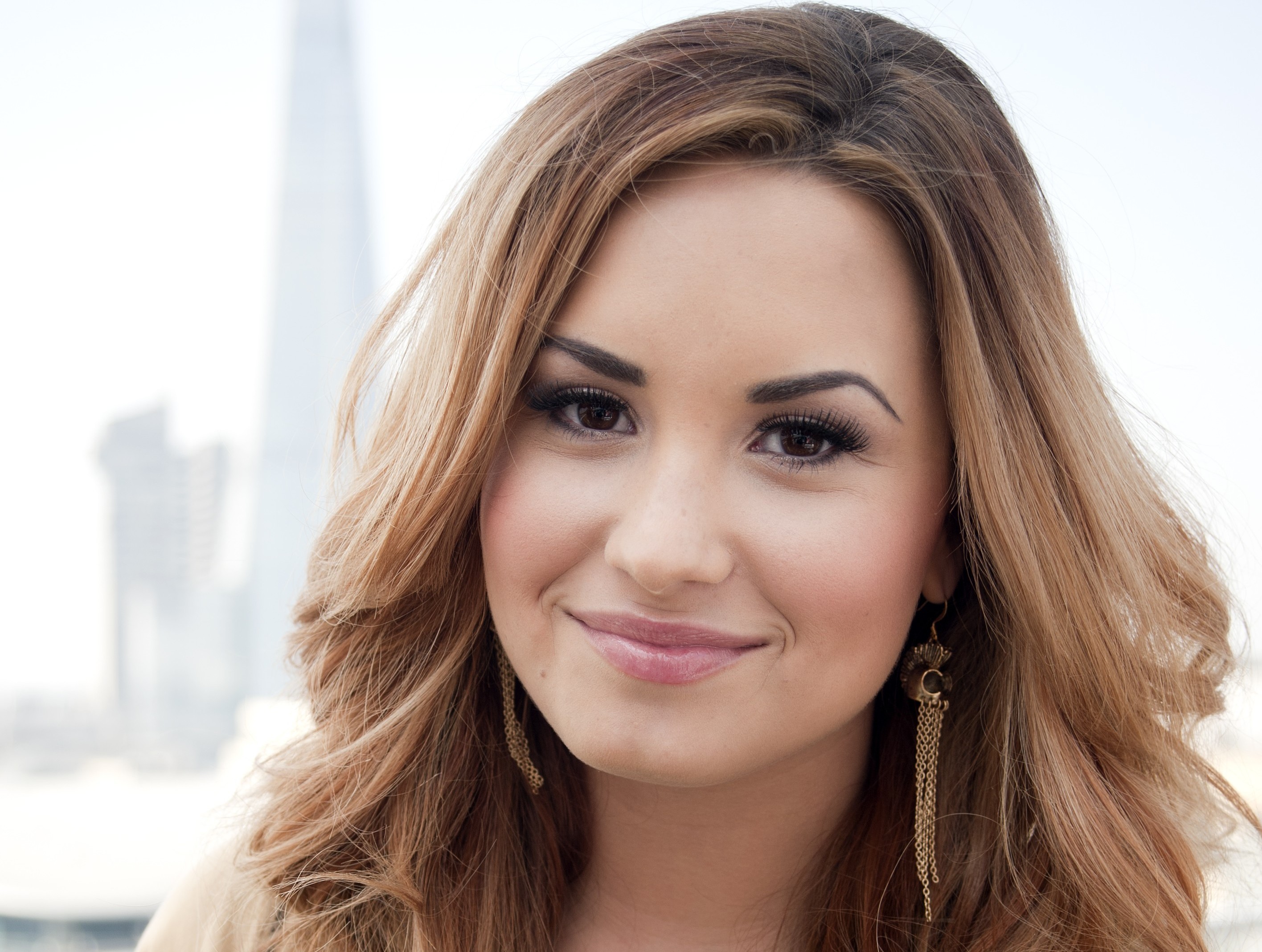 3744 demi lovato