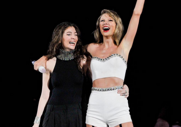 Pretaliker quand Lorde rejoint Taylor Swift sur scene pour chanter en duo visuel article2