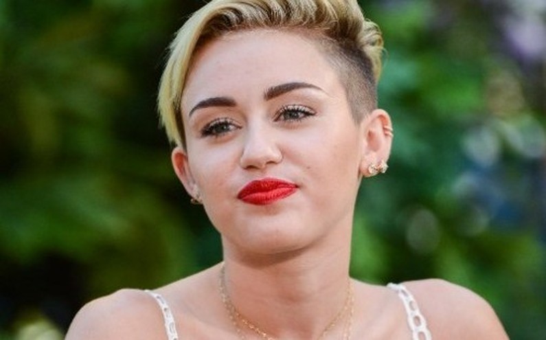 7765331548 la chanteuse americaine miley cyrus a reconnu que les paroles de son titre we can t stop faisaient reference a l ecstasy