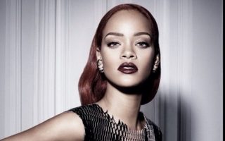 Rihanna égérie de Dior a pris la pose en combinaison moulante pour le magazine Dior