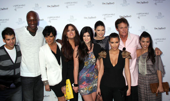 Les Kardashian/Jenner inquiets pour Lamar Odom se sont rendu à son chevet à Las Vegas ou il été hospitalisé après avoir été rétrouvé inconscient dans une maison close au Nevada