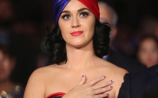 Katy Perry a offert un collier avec l'inscription POTUS à Hillary Clinton pour ses 68 ans
