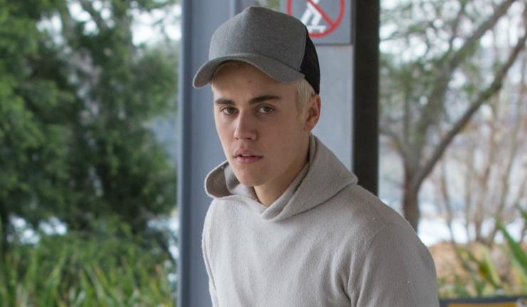 Justin Bieber s'est mis très en colere contre une fan après qu'elle lui ait agrippé la manche de son sweat