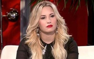 Atteinte de troubles bipolaires, Demi Lovato décrit son père dans sa chanson father comme un mauvais père