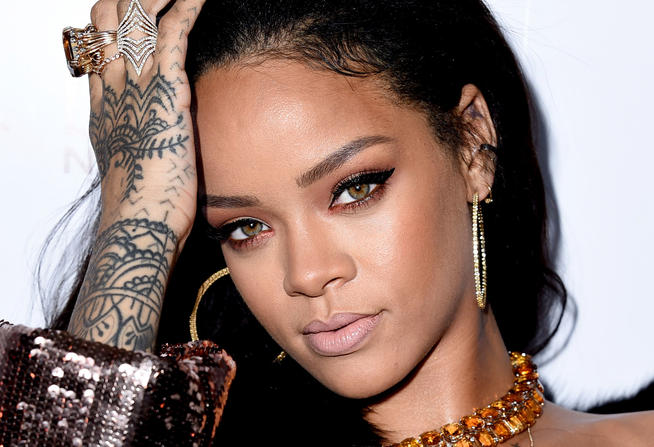 dish 012315 rihanna
