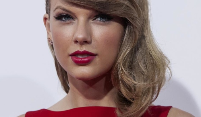 Taylor Swift a récemment porté plainte contre un animateur radio qui lui aurait tripotée les fesses