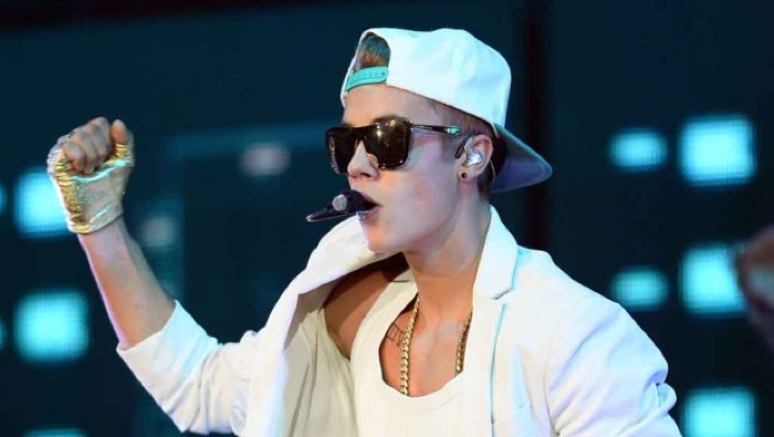 Justin Bieber vient selon TMZ, de terminer sa période de probation pour avoir lancé des oeufs à son voisin