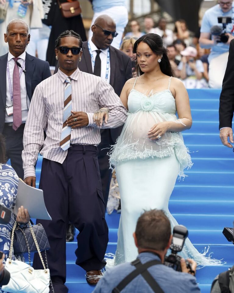 Rihanna et Asap aux Schtroumpfs