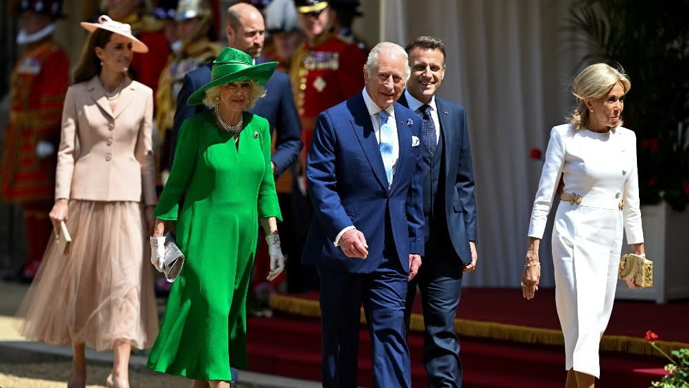 Le couple royal reçoit le couple Macron